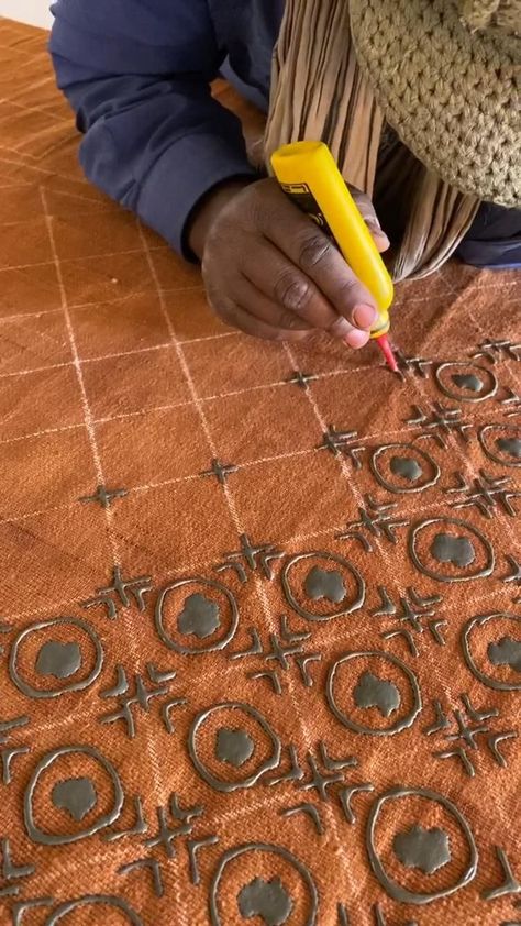 Painting Mudcloth fabric [Video] | Fabric painting on clothes, African textiles patterns, Mudcloth fabric Fabric Making Process, Painting On Clothes, African Textiles Patterns, Fabric Finishes, Textiles Patterns, Artisan Textiles, African Pattern Design, Indigo Textiles, African Indigo