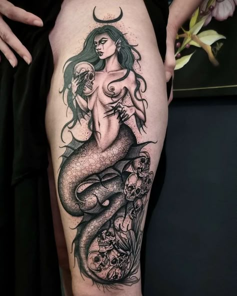 Siren Mermaid Tattoos, Tattoo For Hand, Goddess Ideas, Mermaid Sleeve Tattoos, Siren Tattoo, Mermaid Tattoo Designs, 16 Tattoo, Mystical Tattoos, Mermaid Tattoo