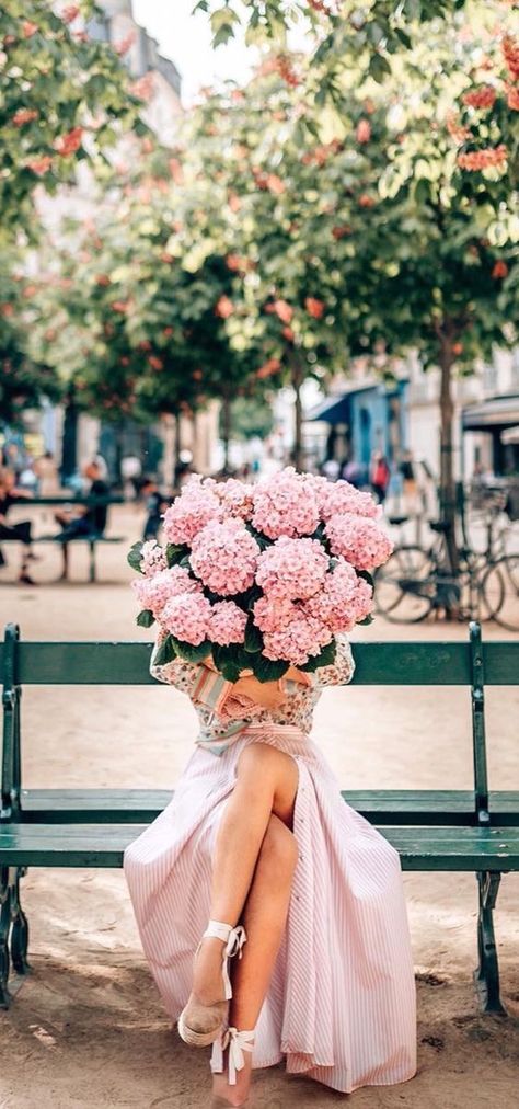 Flower Photoshoot, Flowers Beautiful, Beautiful Bouquet Of Flowers, Luxury Flowers, Bouquet Of Flowers, Green And Pink, Beautiful Bouquet, Beautiful Blooms, Love Flowers