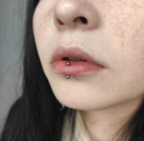 Vertical Labret Aesthetic, Vertical Labret Ring, Vertical Labret Piercing Aesthetic, Abbey Core, Central Labret, Dream Piercings, Labret Vertical, Vertical Labret Piercing, Labret Ring