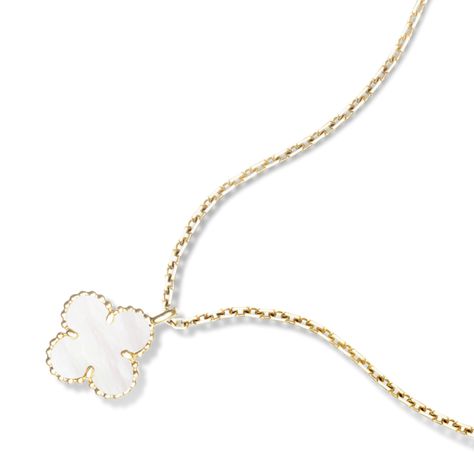 Wanted: pendant from the Sweet Alhambra collection features an emblematic white mother-of-pearl motif set in yellow gold. Alhambra Pendant, Diamond Cross Necklace Gold, Become Your Own Boss, White Diamond Necklace, Van Cleef And Arpels Jewelry, Dropshipping Business, Clover Charm, Jewelry Pendants, Own Boss