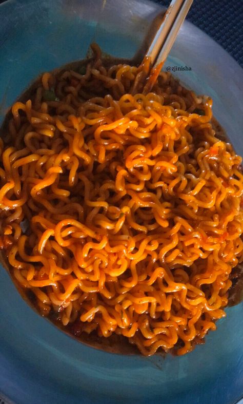 Spicy Food Aesthics, Spicy Noodles Aesthetic, Ramen Aestethic, Ramen Recipes Easy, Spicy Noodles, Quick Recipes Snacks, Food Babe, Delicacy Food, Food Therapy