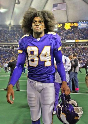 Randy Moss= AWESOME HANDS Randy Moss Wallpaper, Randy Moss Vikings, Randy Moss, Minnesota Vikings Justin Jefferson, Randy Orton Wwe Champion, Football Life, Girls Football Boots, Purple Pride, Funky Hair