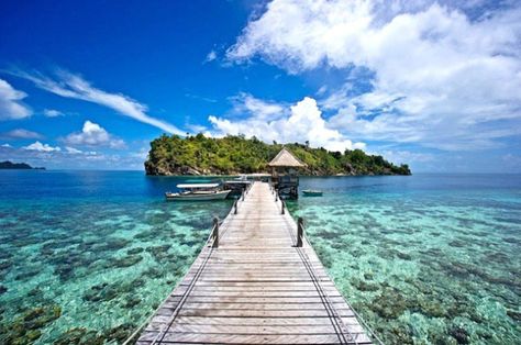 Raja Ampat is a must-see destination if you're traveling to Indonesia Karimun Jawa, Zhangjiajie, Raja Ampat, Archipelago, Nature Travel, Travel Aesthetic, Most Beautiful Places, Aesthetic Photography, Luxury Travel