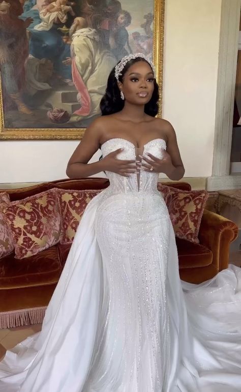 Form Fitting Wedding Dress Black Women, Pretty Wedding Dresses Black Women, Wedding Dress Old Hollywood Glamour, Wedding Dress Black Women Princess, One Shoulder Lace Wedding Dress, Black Bride Dresses, Classy Wedding Dress Black Women, Simple Mermaid Wedding Dress Black Bride, Mermaid Wedding Dress Ruffles