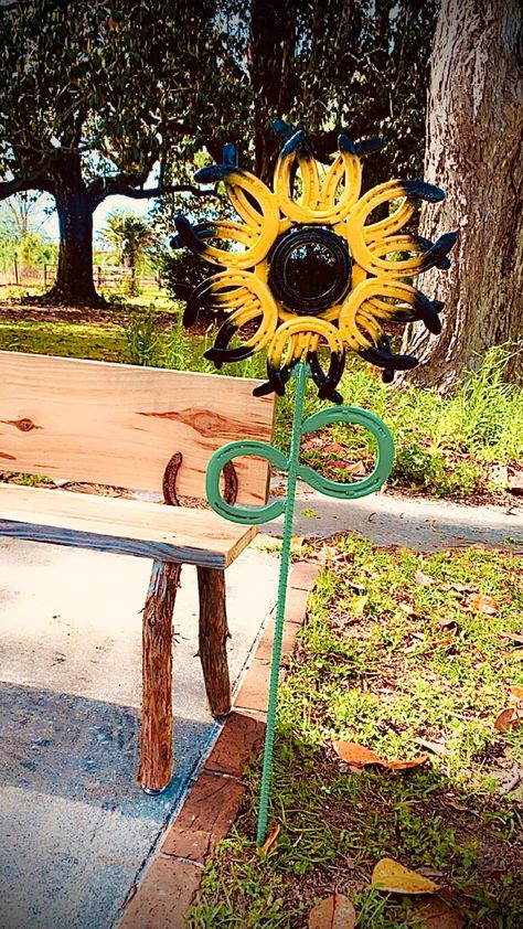 It’s all ready to go to its new home with Crystal Gasco Sunflower Metal Yard Art, Iron Yard Decor Metal Art, Welding Yard Art, Metal Yard Art Garden Decorations, Metal Garden Art Diy, Metal Flowers Diy Yard Art, Horseshoe Art Welded, Metal Yard Art Ideas, Welded Yard Art