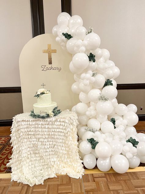 Simple Baptism Decor, Baptism Balloon Backdrop, Baptism Backdrop Ideas, Baptism Balloons, Birthday And Baptismal Decoration, Baptism Backdrop, Baptism Decor, Christening Backdrop Boy, Sage Baptism Decor