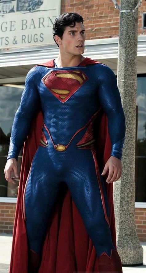 Henry Cavill Superman Art, Henry Cavill Superman Wallpaper, Superman Costume For Men, Batman Vs Superman Wallpapers, Man Of Steel Wallpaper, Henry Superman, Superman Suit, Superman Costume, Superman Cosplay