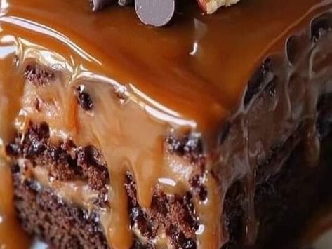 Gooey Caramel Turtle Poke Cake: Indulgent and Irresistible - NewsBreak Gooey Caramel Turtle Poke Cake, Caramel Turtle Poke Cake, Turtle Poke Cake, Homemade Iced Coffee Recipe, Chocolate Bread Recipe, Pumpkin Pecan Cobbler, Apple Slice Recipe, Gingerbread Cake Recipe, Strawberry Pop Tart