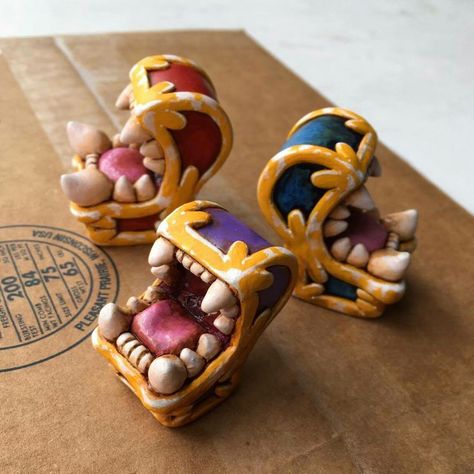 Polymer Clay Dungeons And Dragons, Dnd Clay Figures, Diy Mimic Chest, Polymer Clay Dnd, Mimic Dnd, Mimic Chest, Dnd Diy, Dnd Crafts, Dnd Minis