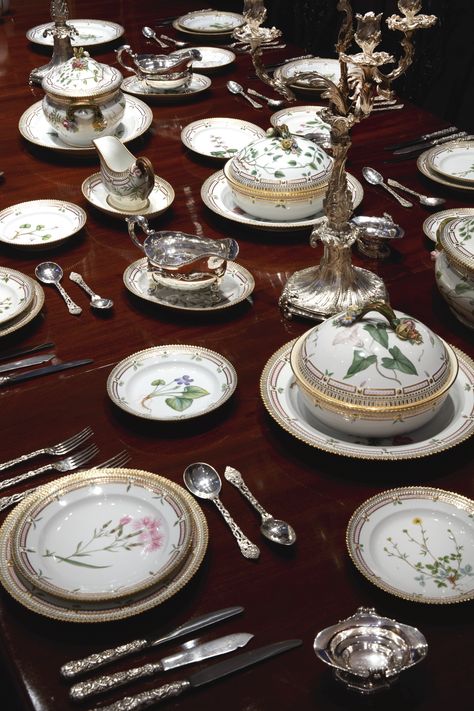 Aristocratic Aesthetic, Royal Copenhagen China, Tea Table Settings, Entertaining Table Settings, Gingham Napkins, Fine Dinnerware, Flora Danica, Etiquette And Manners, Entertainment Table