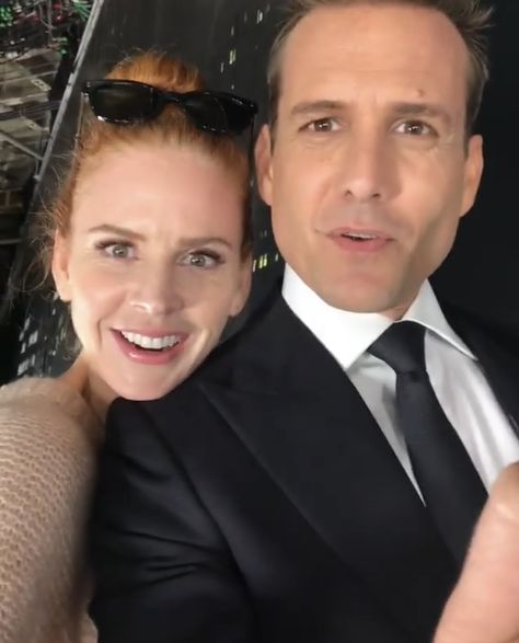 Sarah Rafferty And Gabriel Macht, Suits Mike And Rachel, Harvey And Donna, Suits Cast, Donna Harvey, Cast Behind The Scenes, Suits Tv Series, Harvey Specter Suits, Suits Harvey