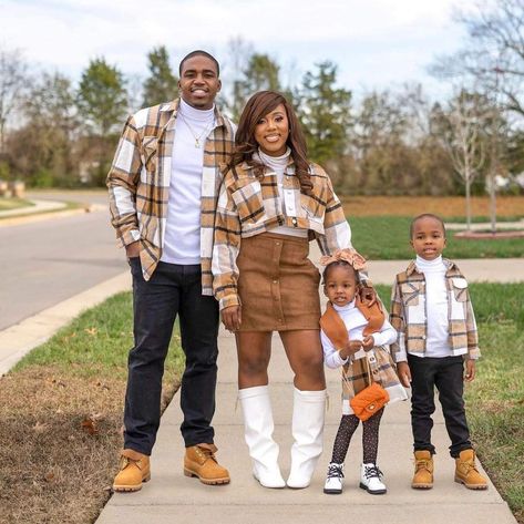 Thanks Giving Family Outfit, Fall Matching Outfits For Family, Black Family Fall Pictures, Family Thanksgiving Outfits Matching, Black Family Thanksgiving Outfits, Matching Thanksgiving Outfits Family, Thanksgiving Family Outfits Ideas, Black Family Picture Outfits, Thanksgiving Photoshoot Family Pictures