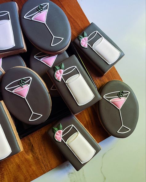 Martini Cookies, Martini Glass Cookies, Citrus Slices, Cookie Sets, Popular Cookies, Custom Cookie, Dirty Martini, Flower Cookies, Engagement Sets