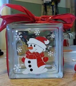 Snowman glass block Painted Glass Blocks, Christmas Glass Blocks, Decorative Glass Blocks, Glass Block Ideas, Snowman Blocks, Diy Schneemann, Glass Block Crafts, Lighted Glass Blocks, Christmas Blocks