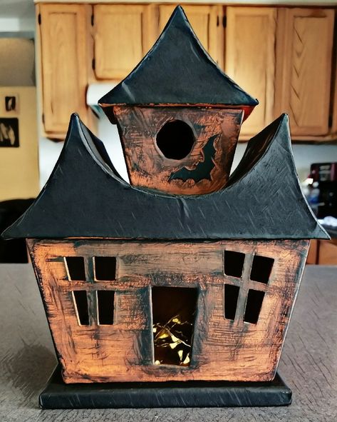 Wal-Mart cardboard haunted house I painted :) 💚💜 Cardboard Haunted House Diy Template, Diy Cardboard Haunted House, Haunted House Cardboard, Cardboard Haunted House, Wooden Haunted House, Halloween Wars, Easy Haunted House, Haunted House Project, Halloween Haunted House Diy