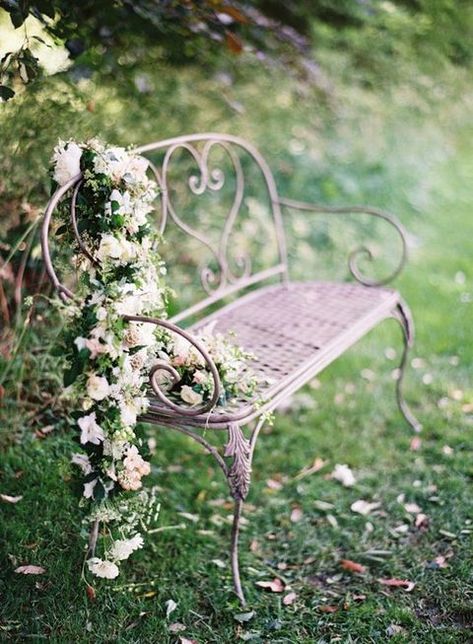 Garden Seating Area Ideas, Summer Garden Party Decorations, Seating Area Ideas, Zita Elze, Barnsley House, Floral Bench, Garden Seating Area, Summer Garden Wedding, Garden Party Decorations