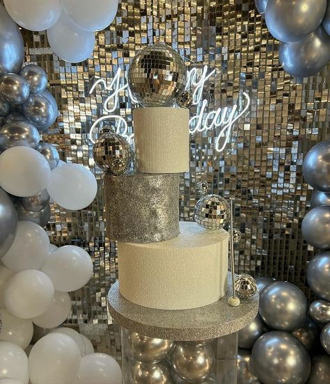 Disco Glam Birthday Cake, Silver And Gold Birthday Party Decor, Silver Themed Birthday Party, Disco Bday Party, Mirrorball Party, Disco Party Cake, Disco Glam Party, Bling Birthday Party, Disco Cake