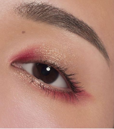 Semi Formal Eye Makeup, Cute Makeup Looks Natural Blue Eyes, Simple Spring Eye Makeup, Simple Cute Makeup Looks Eyeshadows, Makeup Ideas For Asian Eyes, Light Burgundy Eye Makeup, Bold Blush Makeup Looks, Subtle Pop Of Color Eyeshadow, Colorful Eye Makeup Asian Eyes