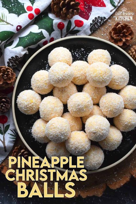 For some people, Christmas isn't all about snow covered hills and warm, cozy cottages in the countryside. For some people, Christmas is warm and sunny, and filled with tropical flavours, just like the flavours found in these Pineapple Christmas Balls! #christmas #holiday #nobake #balls #pineapple #tropical Easy Baking Christmas, Fruit Desserts Christmas, Pineapple Balls Cream Cheeses, Funny Desserts Ideas, Holiday Snacks Christmas Savory, Pineapple Treats For Party, Food Gifts To Make For Christmas, Christmas Food Easy Party Appetizers, What To Do With Left Over Taco Meat Beef