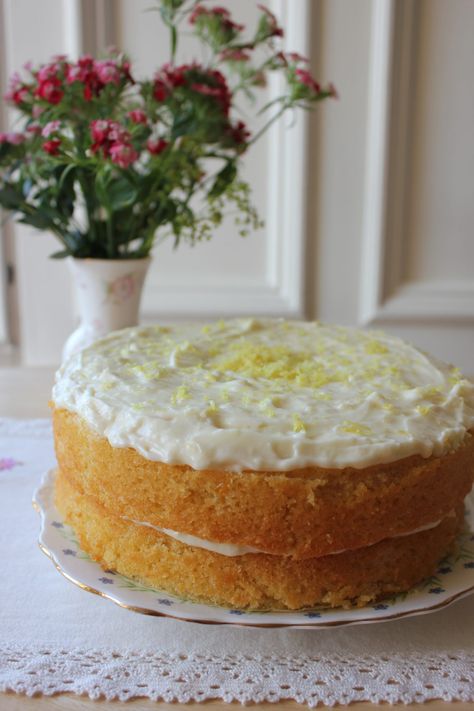 Rosie Makes: Whole Lemon Cake | Everything Looks Rosie | Edinburgh Lifestyle, Fashion & Baking Blog Whole Lemon Cake, Cake Recipes At Home, Lemon Cake Recipe, Mary Berry, Baking Blog, Lemon Cheesecake, Jamie Oliver, Lemon Cake, Cookie Cake