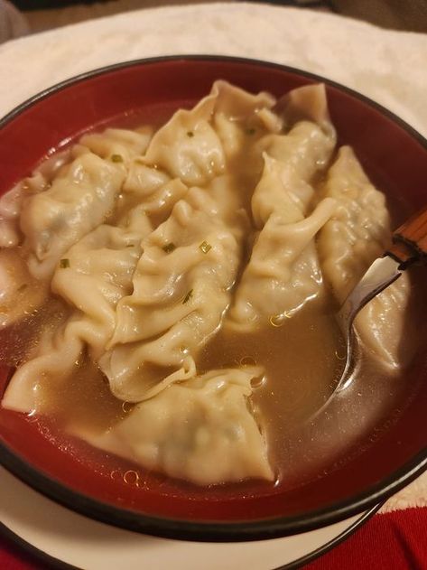 Chinese Dumpling Soup, Prep Dinners, Chicken Barley Soup, Easy Dumplings, Asian Soups, Dumpling Soup, Frozen Dumplings, Soup Maker, Dumplings For Soup