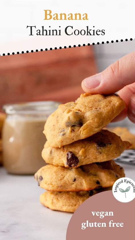 A hand grabbing a cookie from the top of a stack. Banana Tahini Cookies, Banana Cookies Vegan, Vegan Banana Cookies, Banana Tahini, Chickpeas Recipes, Tahini Recipes, Banana Bread Easy, Vegan Chocolate Chips, Tahini Cookies