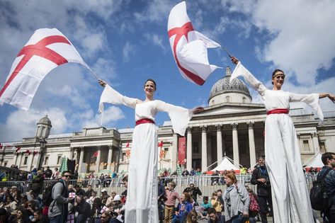 A day commemorating (supposed) dragon slaying and tales of knighthood - it’s only St Georges Day. English Flag, St Georges Day, St Georges, England National, Irish Saints, Church Of England, Christian Church, Saint George, London Life