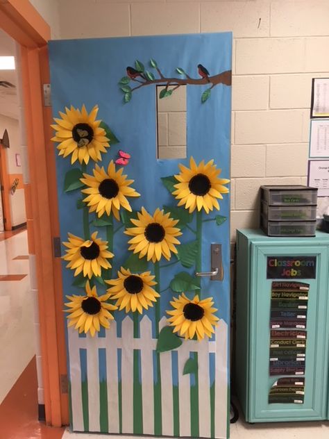 Preschool Door Decorations, Fall Classroom Door, Preschool Door, Dorm Door, Hallway Displays, Class Door, School Door Decorations, School Doors, Classroom Signs