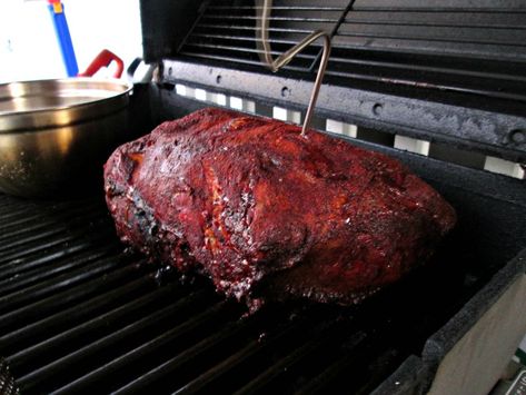 Smoked Boston Butt Roast on a Gas Grill - Poor Man's Gourmet Kitchen Grilled Boston Pork Roast, Bbq Pork Shoulder, Grilled Pork Shoulder, Gas Grill Recipes, Smoked Pulled Pork Recipe, Smoked Pork Shoulder, Groomsmen Party, Pork Entrees, Grilling Ideas