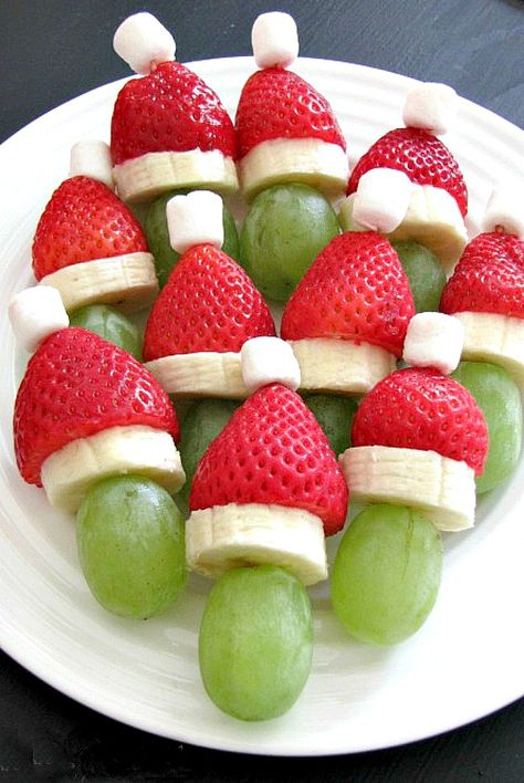 Lots of fun Christmas breakfast ideas that your kids will love! Grinch fruit kabobs and lots of other ideas. #christmasbreakfast #christmasideas #healthychristmasfood #healthysnacks #christmassnacks Grinch Fruit Kabobs, Healthy Christmas Snacks, Healthy Christmas Recipes, Decorações Com Comidas, Fruit Kabobs, Healthy Christmas, Holiday Snacks, Party Platters, Christmas Brunch