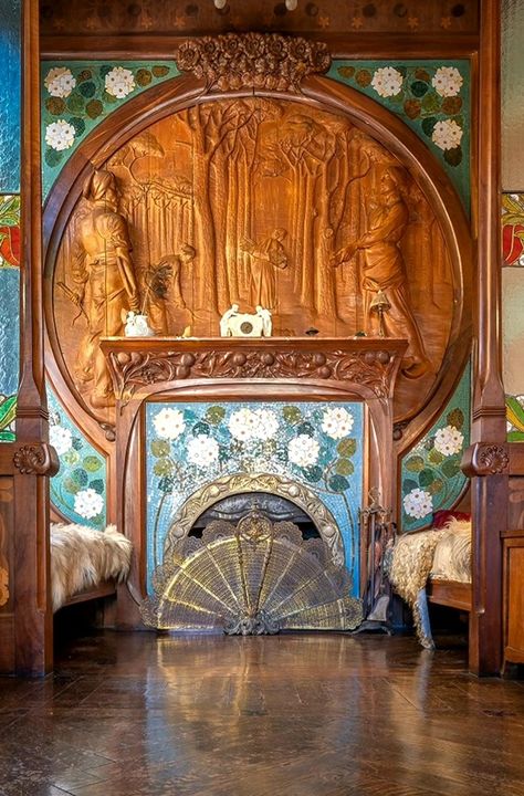 Casa Navas | Reus, Catalonia, Spain | Architect Lluis Domenech i Montaner, 1901-1908 | Photo credit: @artneauman Spain Painting, French Country Art, Midnight Train, Art Nouveau Interior, Art Nouveau Furniture, Contemporary Art Deco, Catalonia Spain, Art Deco Sculpture, Gorgeous Houses