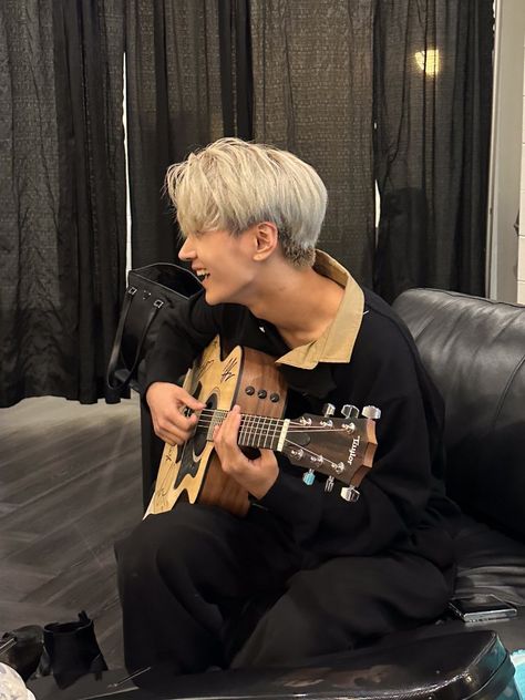 Jay Enhypen Playing Guitar, Enhypen Jay Guitar, Jay Boyfie Material, Jay Boyfriend Material Pic, Jay Bf Pics, Jay Bf Material Wallpaper, Enhypen Boyfriend Pics, Kpop Bf Material, Park Jongseong Boyfriend Material