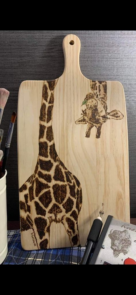 Giraffe Wood Burning, Wood Laser Ideas, Wood Burning Patterns Stencil, Wood Burn Designs, Art Photography Portrait, Giraffe Art, Laser Engraved Ideas, Wood Burning Crafts, Wood Burning Patterns