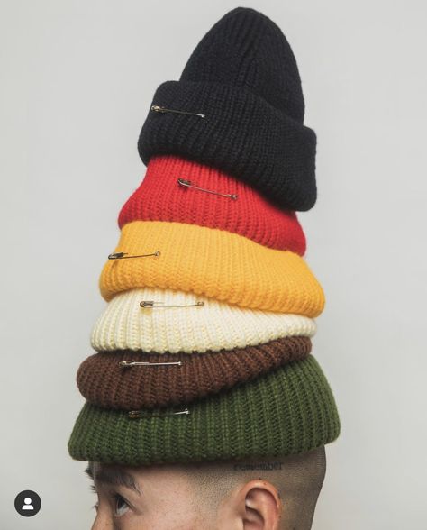 2024 Hat Trend, Beanie Photoshoot Ideas, Beanie Photoshoot Photo Ideas, Beanies Photoshoot, Beanie Photography, Beanie Flat Lay, Beanie Product Photography, Beanie Photoshoot, Knitted Beanie For Streetwear