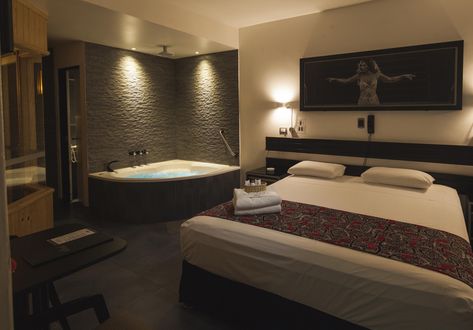 Presidencial Bedroom With Jacuzzi, Bedroom Jacuzzi, Jacuzzi Hotel, Kurt Kunkle, Room Color Design, Jacuzzi Room, Romantic Bathrooms, Hotel Room Design, Bedroom Deco