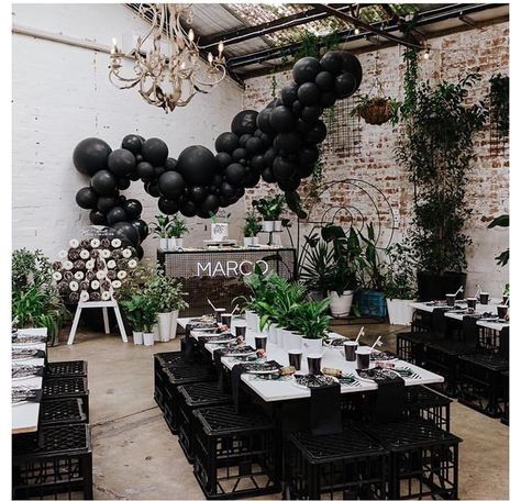 Quinceanera Decorations Ideas, All Black Party, Black Party Decorations, 30th Birthday Themes, Quinceanera Decorations, Party Trends, Birthday Party Theme Decorations, Quinceanera Party, 30th Birthday Parties