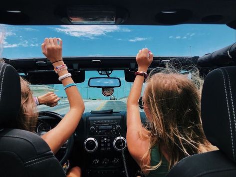 pov : it's summer and ur driving a white jeep wrangler with the top down - playlist by natsarahr | Spotify Fotos Goals, Best Friend Photos, Cute Friend Pictures, Summer Plans, Summer Goals, Sunflower Fields, Summer Bucket Lists, Summer Bucket List, Yellow Sunflower