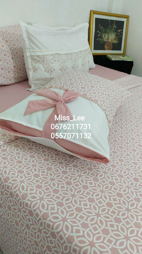 Bedsheets Ideas, Draps Design, Bed Sheet Painting Design, Bed Cover Design, Designer Bed Sheets, Diy Room Decor Videos, Pillows Decorative Diy, Pillow Crafts, Hand Painted Fabric