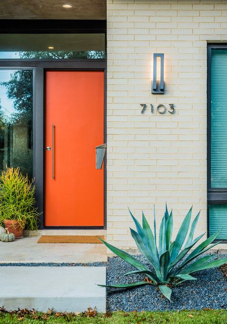 Mid Century Front Door, Orange Front Door, Mid Century Modern Front Door, Modern Exterior Lighting, Mid Century Modern House Exterior, Orange Front Doors, Mid Century Modern Exterior, Mid Century Exterior, Lake Houses Exterior