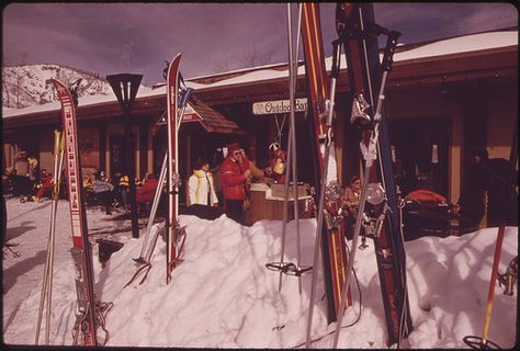 Timber Line Bar & Restaurant on Snowmass Mountain 01/1974 | Flickr - Photo Sharing! 70s Ski Lodge, Skiing Photos, 70s Ski, Colorado Design, Ski Lodge Decor, Journey To The Past, Alpine Chalet, Environmental Movement, Still Picture