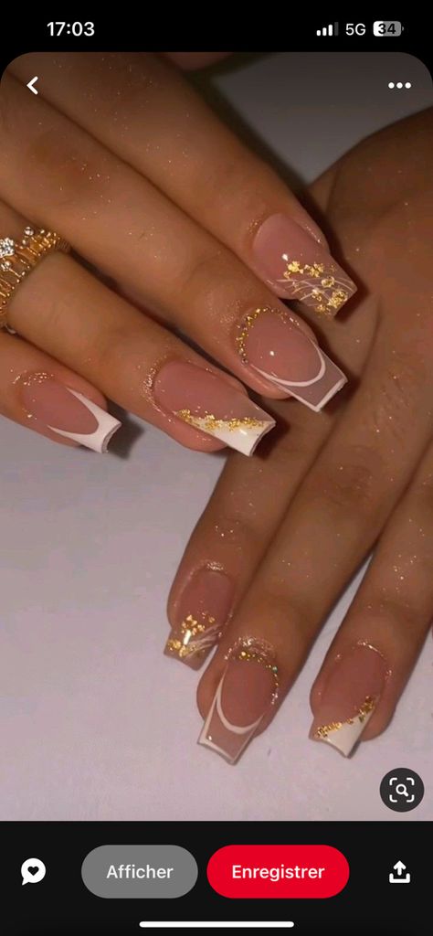 Illuminous Nails, Gold Line On Nails, Short Nails Ideas Gold, Short Square Gold Nails, Gold Short Nail Designs, Short Square Acrylic Nails Gold, Short Gold Nail Designs, Gold Leaf Nail Designs, Hoco Nails Square