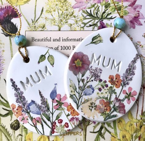 Decoupage On Air Dry Clay, Air Dry Clay Mothers Day Gifts, Decoupage Flowers, Easter Planter Ideas, Easter Board, Pressed Flower Crafts, Diy Air Dry Clay, Air Dry Clay Projects, Clay Diy Projects