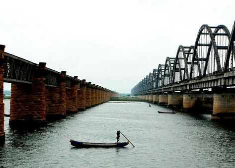 The Godavari is India's second longest river after the Ganga. Its source is in Triambakeshwar, Maharashtra. Measuring up to 312,812 km^2 (120,777 sq mi), it forms one of the largest river basins in the Indian subcontinent, with only the Ganga and Indus rivers having a larger drainage basin. Godavari River, Jog Falls, River System, Brahmaputra River, Ganga River, Royal Background, Narmada River, River Basin, Village Photography