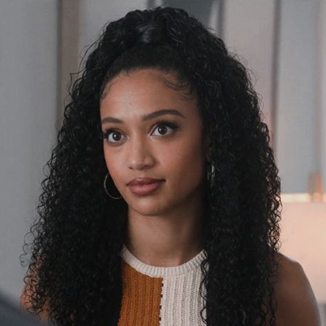 all american • samantha logan Black Actresses Under 30, Actresses Under 30, Gigi Grant, Samantha Logan, Claire Novak, Olivia Baker, American Hairstyles, Black Actresses, Smells Like Teen Spirit