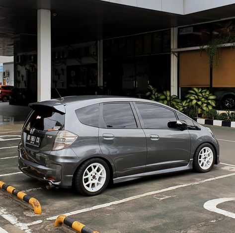 Honda Jazz Ge8 Jdm, Honda Fit Sport, Honda Vtec, Honda Brio, Pretty Flacko, Honda Fit Jazz, Honda Cars, Honda Jazz, Car Ideas