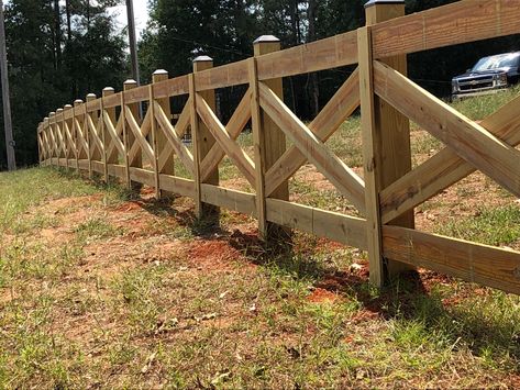 Front Yard Farm Fence, Wood Fence Entrance Driveway, Farm Wood Fence, Wood Farm Fence, Wood Fence With Gate, Farm Fences And Gates, Driveway Fence Ideas Entrance, Ranch Fence Ideas, Farm Style Fence