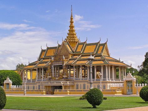 Royal Palace in Cambodia Cheap Vacation Spots, Places To Visit In Thailand, Thailand Places, Outside Pool, Big Pools, Cheap Vacation, The Royal Palace, Visit Thailand, Travel Plan