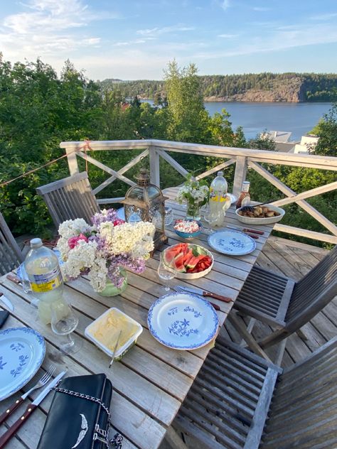 Summer In Stockholm, Stockholm Food, Stockholm Summer, Summer Stockholm, Scandinavian Summer House, Scandinavian Life, Scandi Summer, Hamptons Aesthetic, Mat Aesthetic