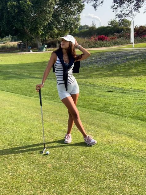 Golf Photo Ideas Instagram, Golf Mom Aesthetic, Golf Asethic Women, Female Golf Aesthetic, Golf Picture Poses, Old Money Golf Aesthetic, Golf Instagram Pictures, Golfing Instagram Pictures, Golf Picture Ideas